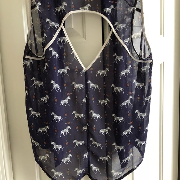 Horse Blouse With Open Back Detail - Picture 4 of 4